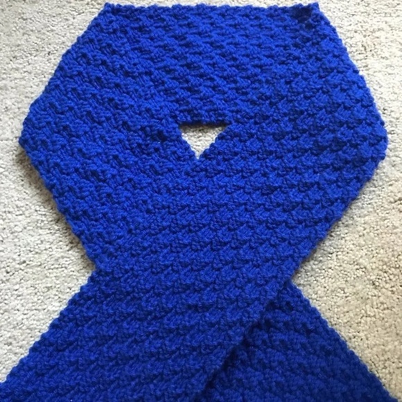 Handmade Blue Knit Scarf - Picture 2 of 4